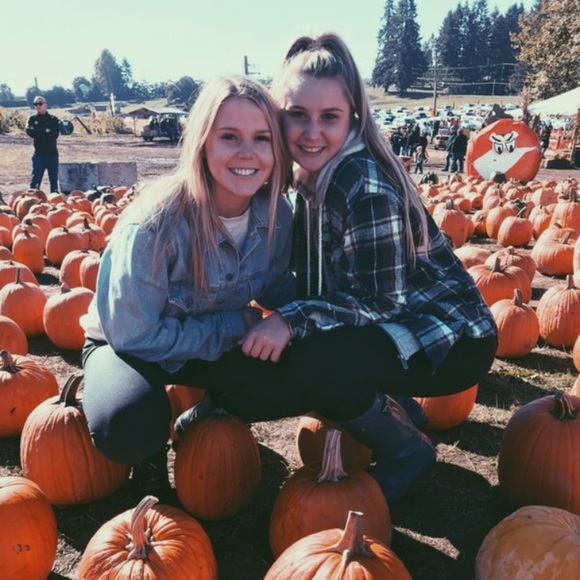 Meet your Posher, Hallie - Picture 1 of 1